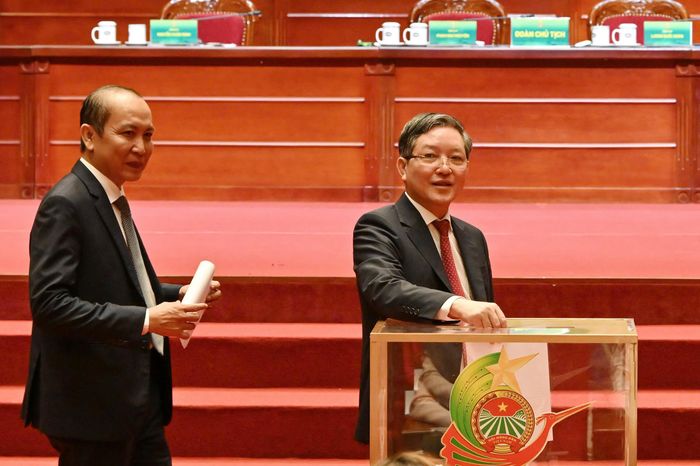 Các đại biểu bỏ phiếu bầu Ban Chấp hành Trung ương Hội Nông dân Việt Nam khóa IX