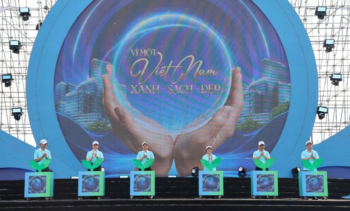 Nghi thức phát động phong trào "Toàn dân chung tay bảo vệ môi trường, vì một Việt Nam xanh - sạch - đẹp"