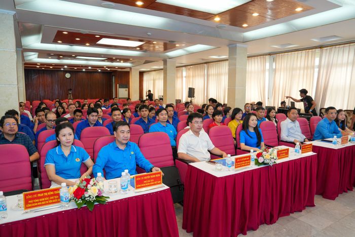 Lãnh đạo Công đoàn Ngân hàng Việt Nam, Nhà máy in tiền Quốc gia và người lao động tại lễ phát động