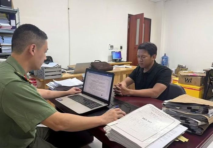 Đối tượng Trần Hữu Tráng tại cơ quan An ninh điều tra.