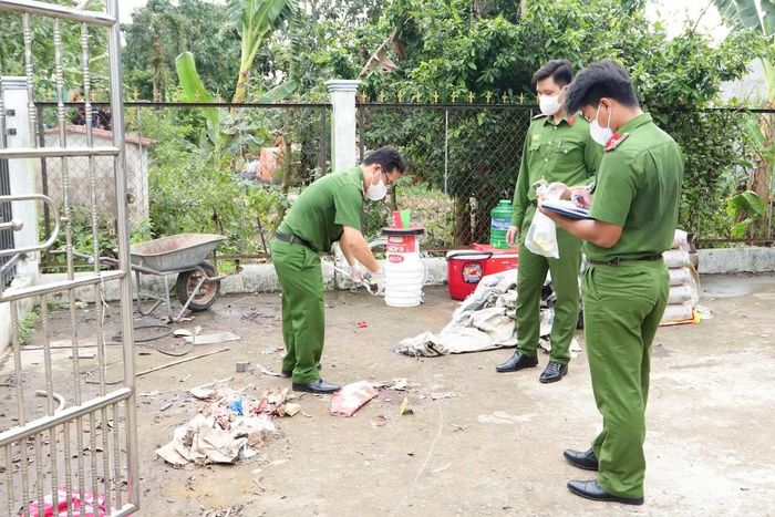 Cơ quan Công an khám nghiệm hiện trường vụ việc.