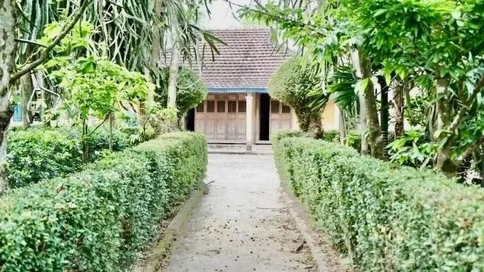 Những ngôi nhà rường cổ ở Hội Kỳ.