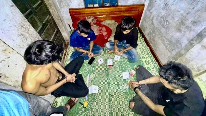 Nhóm đối tượng sử dụng trái phép chất ma túy bị bắt giữ tại Hướng Phùng.