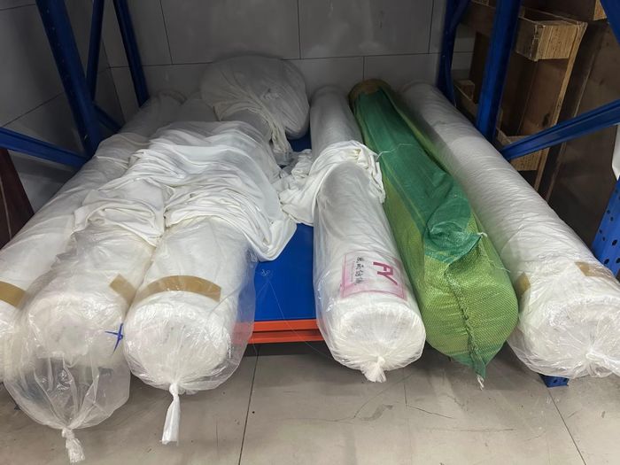  Máy in chuyển nhiệt và máy ép cuộn phục vụ in vải. 