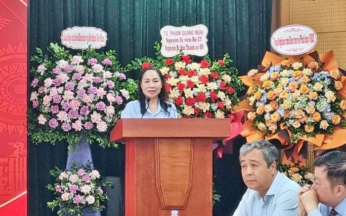 Nghệ sĩ Nhân dân Trịnh Thúy Mùi, Chủ tịch Hội Nghệ sĩ Sân khấu Việt Nam phát biểu.