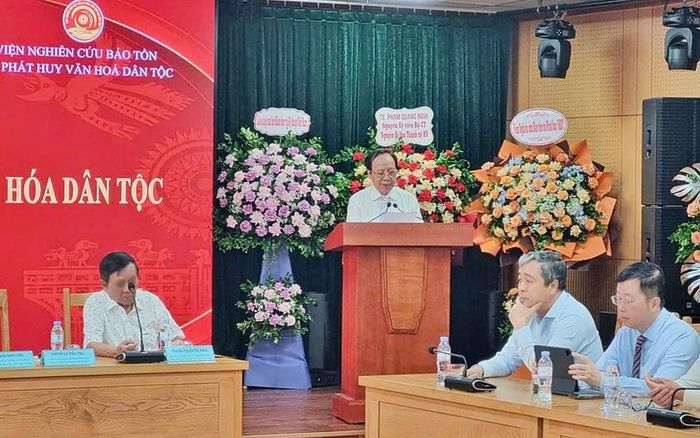 NSND Lê Tiến Thọ - nguyên Thứ trưởng Bộ Văn hóa, Thể thao và Du lịch, Viện trưởng Viện Nghiên cứu Bảo tồn và Phát huy Văn hóa dân tộc phát biểu.