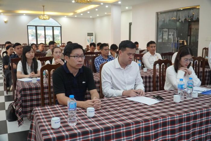 Các đại biểu dự hội nghị.