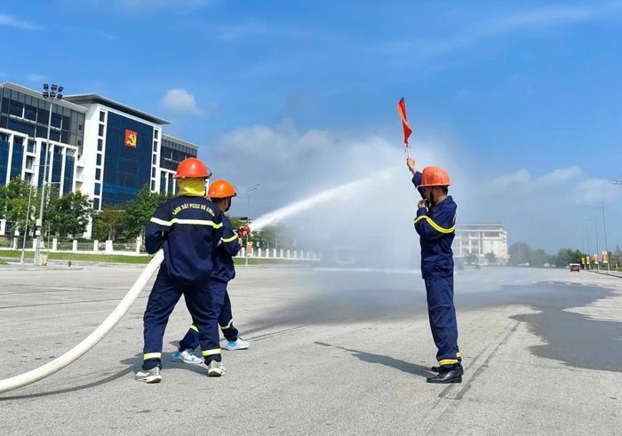 Kiểm tra, đánh giá kết quả huấn luyện định kỳ nghiệp vụ chữa cháy và cứu nạn, cứu hộ 6 tháng đầu năm 2026.