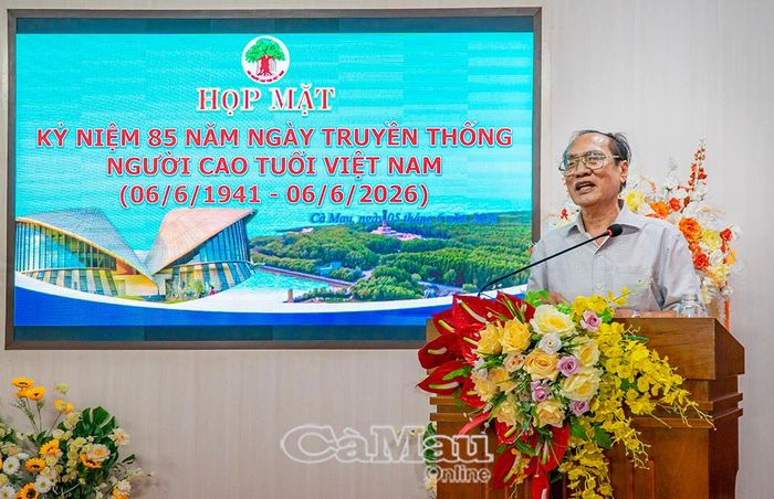 Ông Nguyễn Hữu Thành, nguyên Trưởng Ban đại diện Hội Người cao tuổi tỉnh Cà Mau phát biểu cảm nghĩ tại buổi họp mặt.