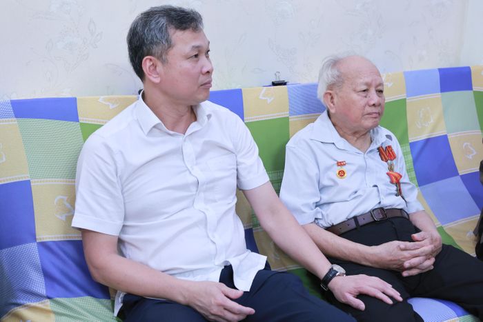 Những ký ức hào hùng cùng niềm tự hào về truyền thống cách mạng được cụ Nguyễn Văn Tuội chia sẻ đã trở thành nguồn động viên, nhắc nhở thế hệ hôm nay tiếp tục phát huy truyền thống vẻ vang của cha ông