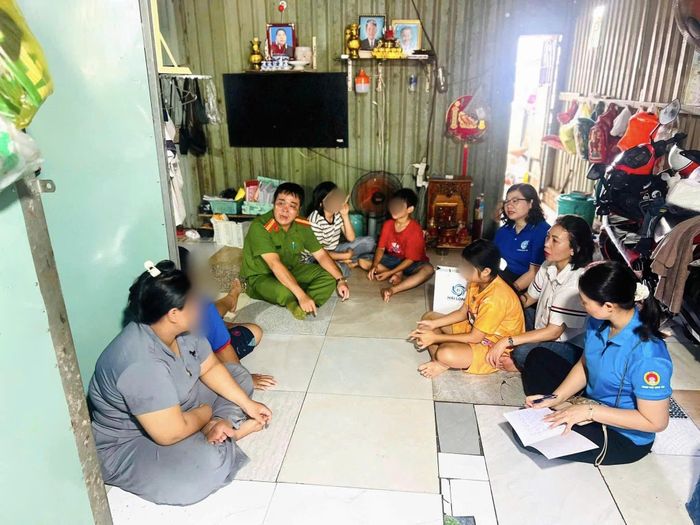 Tổ công tác có mặt tại nhà Thương.