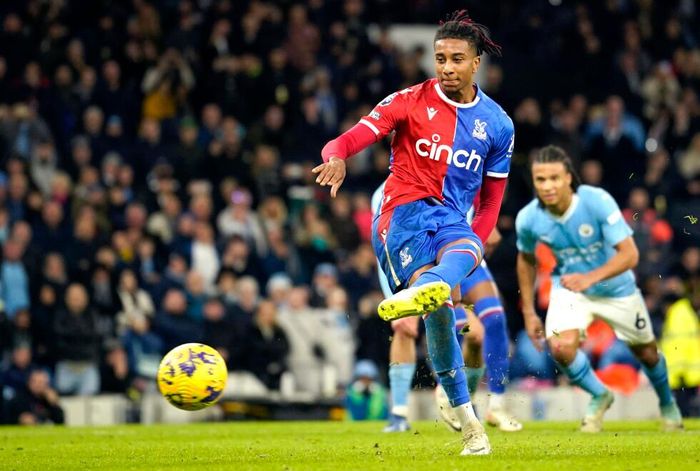 Real Madrid có thể đề nghị 150 triệu euro để chiêu mộ Michael Olise. (Ảnh: AP)
