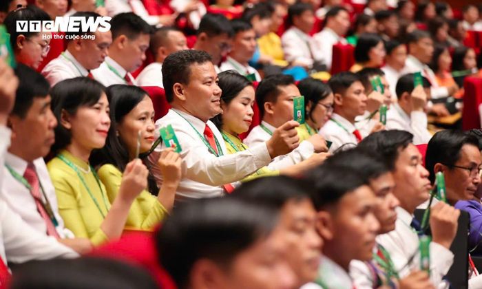 Các đại biểu dự Đại hội tại phiên làm việc sáng 7/6.