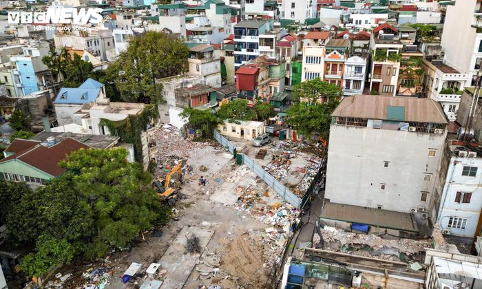 Nhiều công trình đã được tháo dỡ, tạo mặt bằng phục vụ việc triển khai dự án. Ngay sau khi được bàn giao, các mũi thi công đã tiếp cận hiện trường để tổ chức thi công đồng bộ.