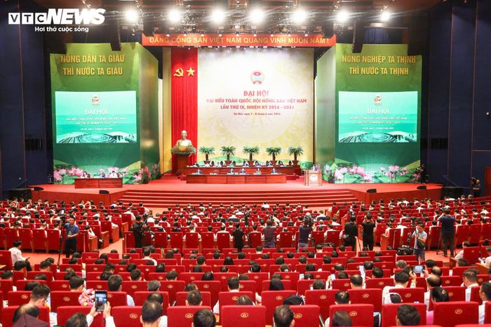 Sáng 7/6, tại Trung tâm Hội nghị Quốc gia (Hà Nội), Đại hội đại biểu toàn quốc Hội Nông dân Việt Nam lần thứ IX, nhiệm kỳ 2026-2031, khai mạc phiên thứ nhất với chủ đề “Đoàn kết - Dân chủ - Đột phá - Hợp tác - Phát triển”.