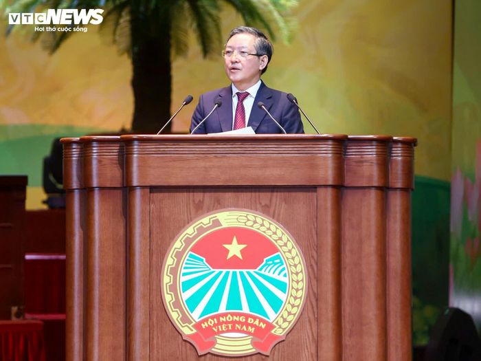 Ông Lương Quốc Đoàn, Ủy viên Trung ương Đảng, Chủ tịch Ban Chấp hành Trung ương Hội Nông dân Việt Nam, điều hành bầu Đoàn Chủ tịch, Đoàn Thư ký và Ban Thẩm tra tư cách đại biểu Đại hội.