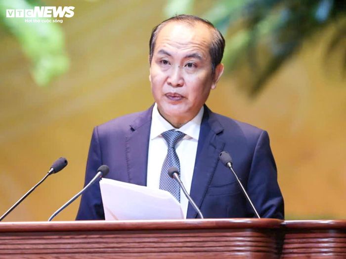 Ông Phan Như Nguyện, Phó Chủ tịch Thường trực Ban Chấp hành Trung ương Hội khóa VIII, trình bày dự thảo Báo cáo kiểm điểm của Ban Chấp hành Trung ương Hội Nông dân Việt Nam khóa VIII.