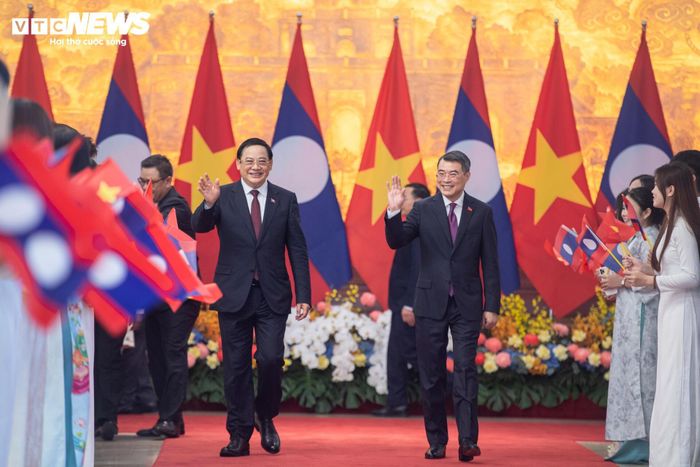 Chiều 7/6, tại Văn phòng Chính phủ, Thủ tướng Lê Minh Hưng chủ trì lễ đón chính thức Thủ tướng Sonexay Siphandone và Phu nhân cùng Đoàn đại biểu cấp cao nước Cộng hòa Dân chủ Nhân dân Lào thăm chính thức Việt Nam và tham dự Diễn đàn Tương lai ASEAN lần thứ 3 từ ngày 7-9/6.