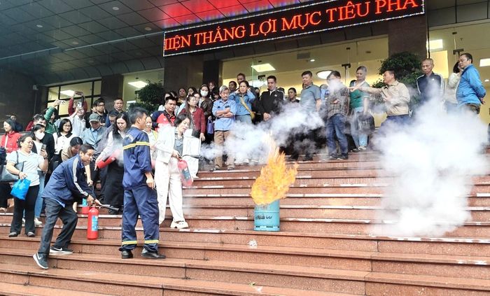 Phường Bạch Mai tổ chức tập huấn PCCC cho các lực lượng tại cơ sở.