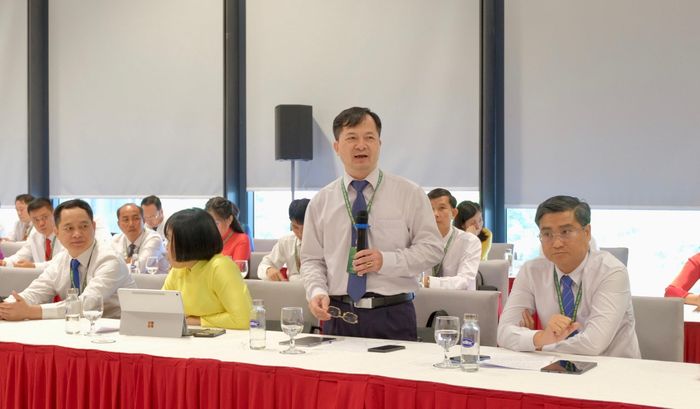 Ông Trương Văn Nhung, Phó Chủ tịch Hội Nông dân thành phố Hà Nội nêu ý kiến thảo luận. Ảnh: Tùng Nguyễn.