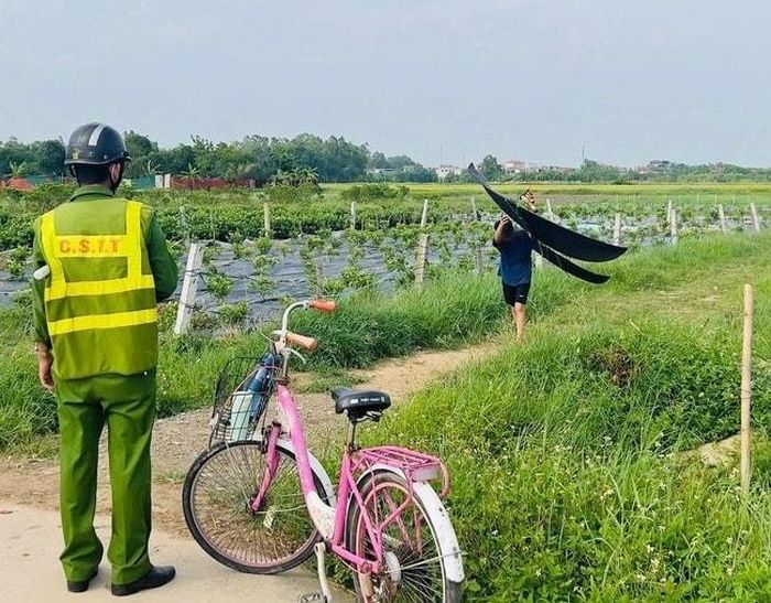Các lực lượng chức năng đã nhiều lần tuyên truyền, nhắc nhở người dân lân cận sân bay Nội Bài về nguy cơ mất an toàn bay do thả diều. Ảnh: NIA