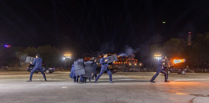 Ngoài ra, những màn trình diễn thực binh xử lý tình huống nghiệp vụ, kỹ thuật điều khiển phương tiện đặc chủng hay các nội dung biểu diễn khí công, công phá đã thể hiện bản lĩnh, kỹ năng, khả năng hiệp đồng tác chiến và tinh thần sẵn sàng chiến đấu của lực lượng CAND.