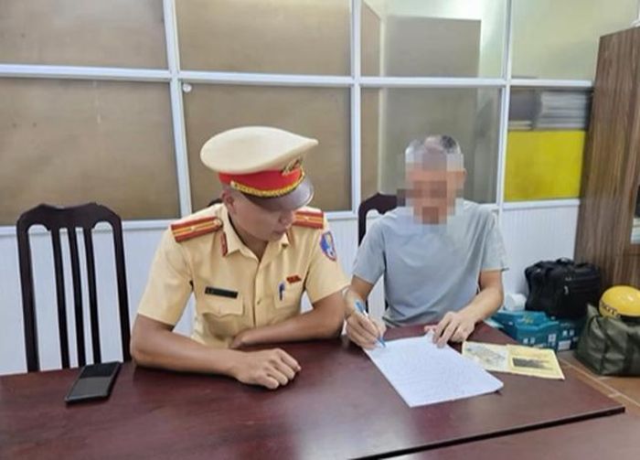 Tài xế Nguyễn Văn T. tại cơ quan Công an. Ảnh: Cục CSGT