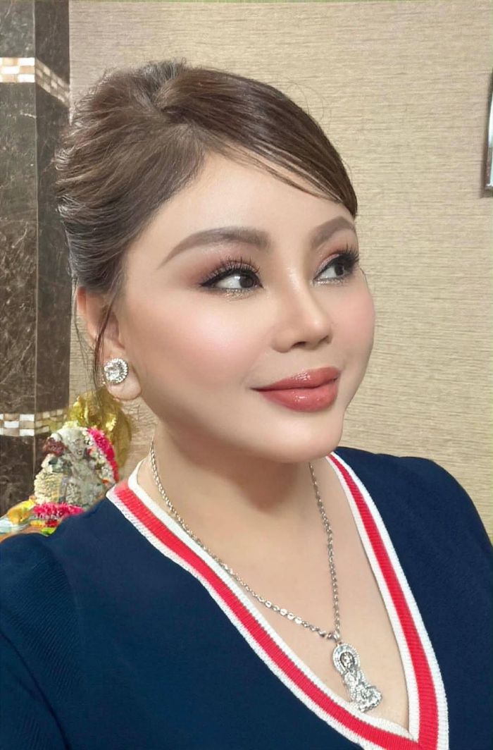 Diễn viên Lê Giang lên tiếng đính chính về ồn ào với Sơn Tùng M-TP. Nữ diễn viên khẳng định, do một số người đã nhầm lẫn chị và nghệ sĩ thị giác Lê Giang do trùng tên, bản thân không liên quan đến vụ việc đang gây xôn xao những ngày qua.