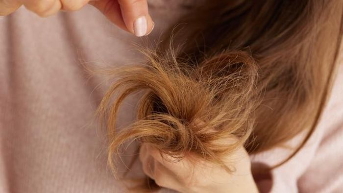 Nhiều thói quen tưởng chừng vô hại trong quá trình gội đầu lại chính là nguyên nhân khiến tóc khô xơ, nhanh bết và dễ gãy rụng.