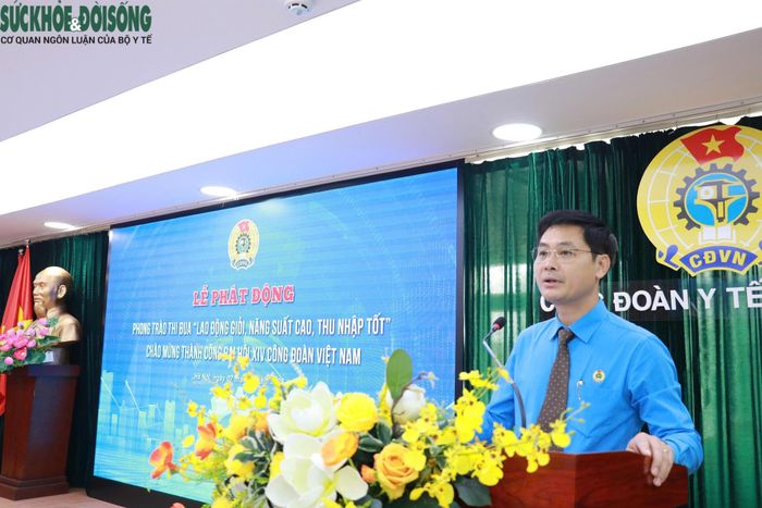 Ông Vũ Anh Tuấn, Phó chủ tịch Công đoàn Y tế Việt Nam phát biểu tại buổi lễ.