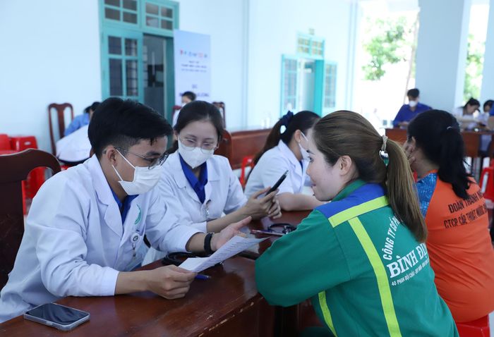 Ngày hội "Thanh niên công nhân - Lan tỏa năng lượng tích cực" năm 2026 có nhiều hoạt động chăm lo sức khỏe người lao động và hỗ trợ an sinh thiết thực.