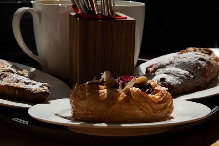 Các loại bánh ngọt là tinh bột tinh chế kết hợp với chất béo bão hòa, chứa rất ít chất xơ và protein để làm chậm quá trình tiêu hóa. Ảnh minh họa: Sergey Meshkov/Pexels 
