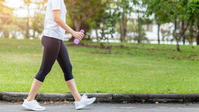 Đi bộ sau ăn có thể giúp cải thiện nhu động ruột, giảm cảm giác đầy hơi.