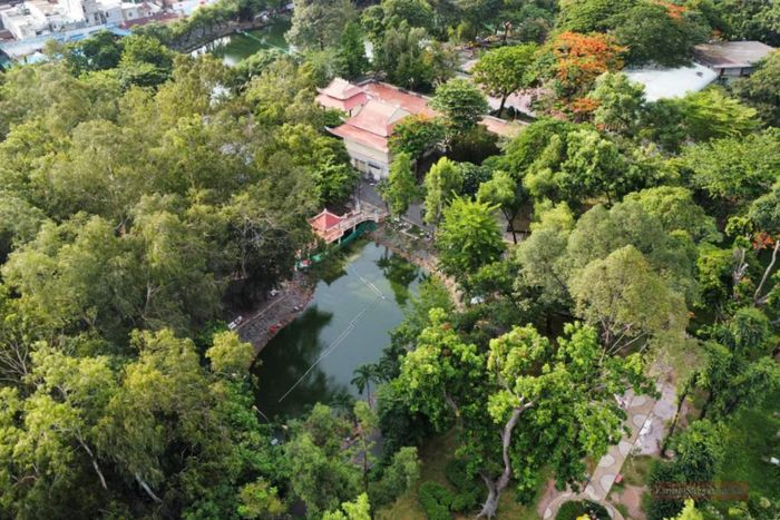 Khu vực xác định có hố chôn tập thể tại công viên Lê Thị Riêng.