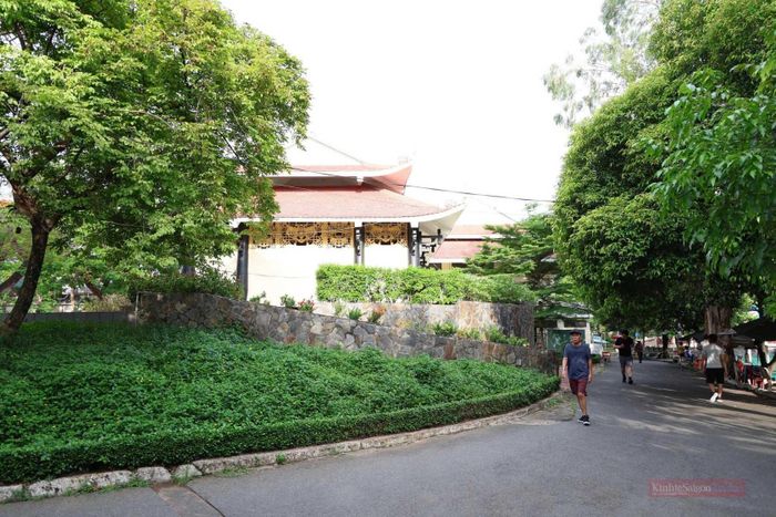 Trước đó, trong quá trình khảo sát, khu vực này đã từng phát hiện hài cốt của 24 liệt sĩ tại nhiều vị trí khác nhau như khu vực sảnh chính gần cổng Cách Mạng Tháng Tám, khu bia tưởng niệm, bia Tổng Bí thư Trần Phú, tiểu cảnh đồi rồng và khu vực thể dục thể thao. Các vị trí này hiện được đánh dấu, quản lý phục vụ công tác nghiên cứu và tưởng niệm.