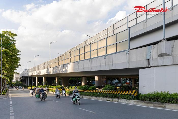 Để xử lý tình trạng trên, Ban Duy tu kiến nghị Sở Xây dựng cho phép lập phương án sửa chữa trước mắt đối với các gối cầu bị xô lệch lớn tại các trụ P32, P44, P49 và P53. Các giải pháp dự kiến gồm kích nâng kết cấu, đưa gối về đúng vị trí thiết kế và bổ sung hệ thống khung chặn chống trượt. Kinh phí thực hiện được đề xuất sử dụng từ nguồn dự phòng của gói thầu quản lý, bảo trì hạ tầng giao thông hiện nay.