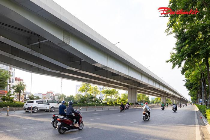 Tuyến có tổng chiều dài 5,367 km, trong đó phần cầu cạn dài 4,831 km, được thiết kế 4 làn xe theo tiêu chuẩn cao tốc, mỗi làn rộng 3,75m; hai làn dừng khẩn cấp, hai dải phân cách giữa... bảo đảm cho xe chạy với vận tốc 100 km/h.