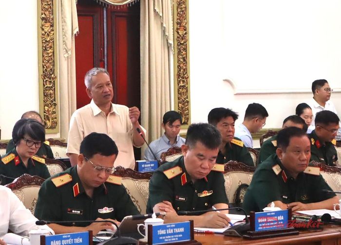KTS Nguyễn Xuân Thắng, đại diện nhóm nghiên cứu hỗn hợp Việt Nam - Hoa Kỳ phát biểu tại hội thảo. Ảnh: T.Luân.