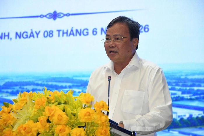Ông Lê Văn Hẳn, Chủ tịch UBND tỉnh Tây Ninh phát biểu tại hội nghị. Ảnh: Q.V.