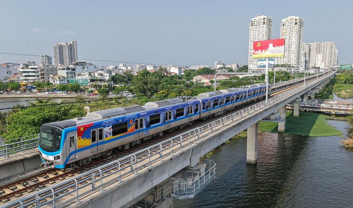  Việc đặt mục tiêu hoàn thành 200 km đường sắt đô thị vào năm 2030 sẽ góp phần giúp TP.HCM hoàn thiện hạ tầng chiến lược, mở rộng không gian phát triển. Ảnh: THUẬN VĂN 