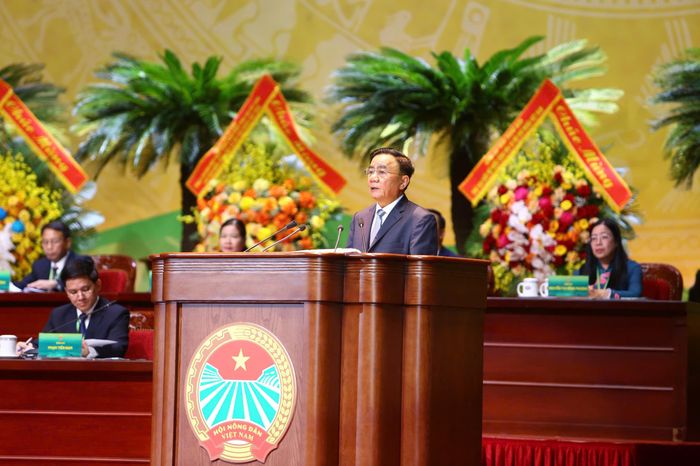 Ông Trần Cẩm Tú, Thường trực Ban Bí thư phát biểu tại đại hội. Ảnh: V.LONG