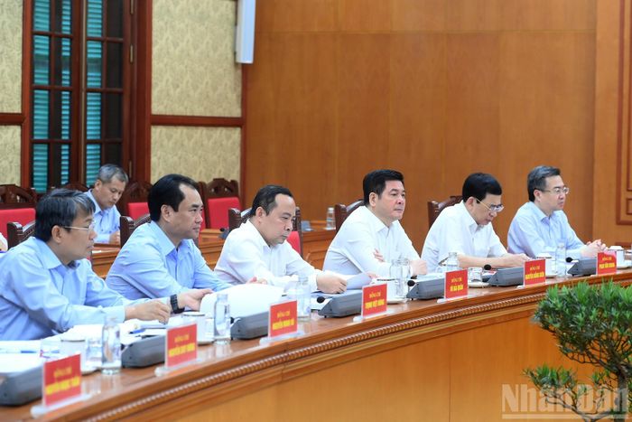  Các đại biểu tham dự buổi làm việc. Ảnh: NHÂN DÂN 