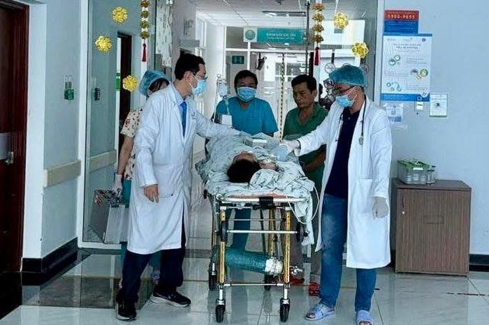 Ba bệnh viện lớn kích hoạt quy trình báo động đỏ liên viện cứu nữ sinh bị container cán nguy kịch. Ảnh: BVCC