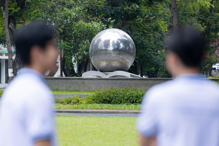 Biểu tượng của tri thức, đổi mới tại trường Đại học Bách khoa TP.HCM. Ảnh: Phương Lâm.