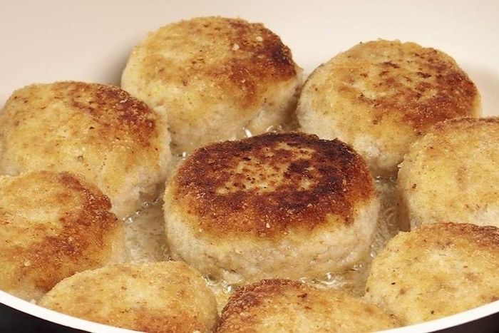 Món bánh perkedel làm từ khoai tây nghiền của Indonesia. Ảnh: TasteAtlas.