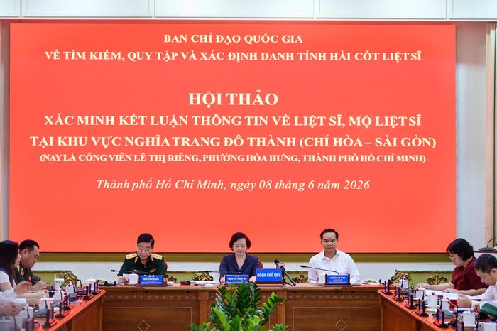  Phó thủ tướng Phạm Thị Thanh Trà chủ trì hội thảo sáng 8/6. Tham gia điều hành hội thảo có Thượng tướng Nguyễn Văn Gấu - Thứ trưởng Bộ Quốc phòng, Phó trưởng ban Ban Chỉ đạo 515 quốc gia - và Chủ tịch UBND TP.HCM Nguyễn Văn Được. 