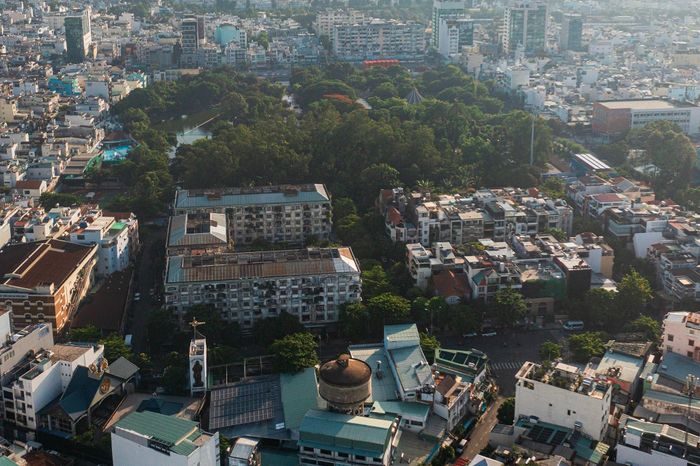  Tháp nước cách công viên Lê Thị Riêng khoảng 300 m là một trong số đối tượng đặc trưng nhằm xác định vị trí hố chôn cất tập thể. Ảnh: Hoài Bảo. 