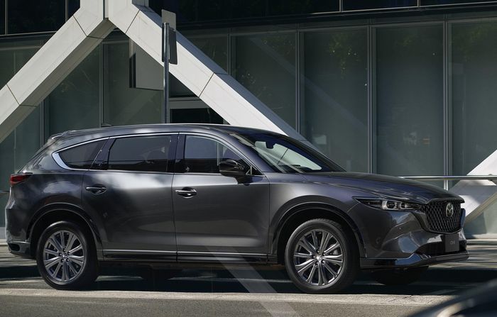 Mazda CX-8 vừa được bổ sung phiên bản giá rẻ và ưu đãi thêm 10 triệu đồng. Ảnh: Mazda.