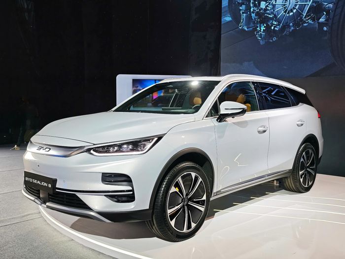 BYD giảm giá Sealion 8 lên mức 88 triệu đồng. Ảnh: Phong Vân.