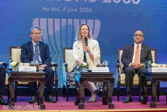 Các diễn giả tham gia Đối thoại Thanh niên ASEAN vào sáng 8/6. Ảnh: Anh Tuấn/Báo Thế giới & Việt Nam.